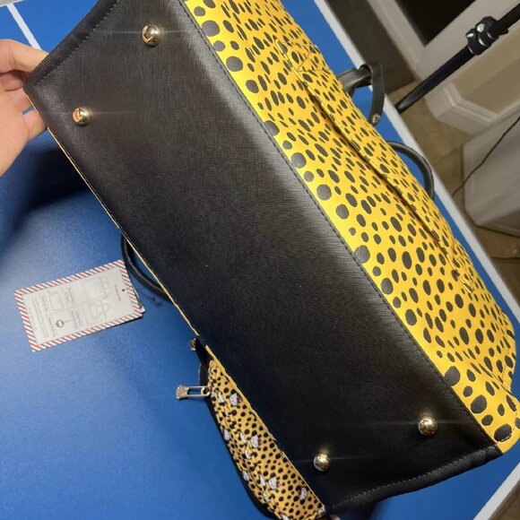 Hello kitty Bioworld Cheetah Print Travel Tote Bag 3 Piece Set NWT - Picture 5 of 5